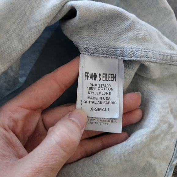 Frank & Eileen Acid Washed Luke Button Down Top Shirt Size X-Small - Picture 15 of 15